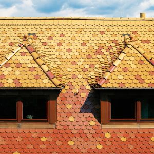 W europejskiej kulturze barwne wzory na dachu uznawane były za sposób na podkreślenie prestiżu budynku. Fot. Creaton