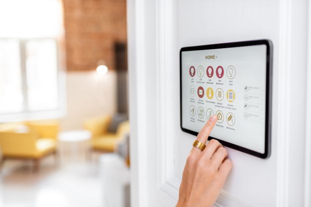 Na co zwrócić uwagę, wybierając do mieszkania system smart home?