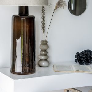 Nowa kolekcja szklanych, ręcznie tworzonych lamp w kolorze  czekoladowego brązu maki 4concepts. Fot. 4concepts