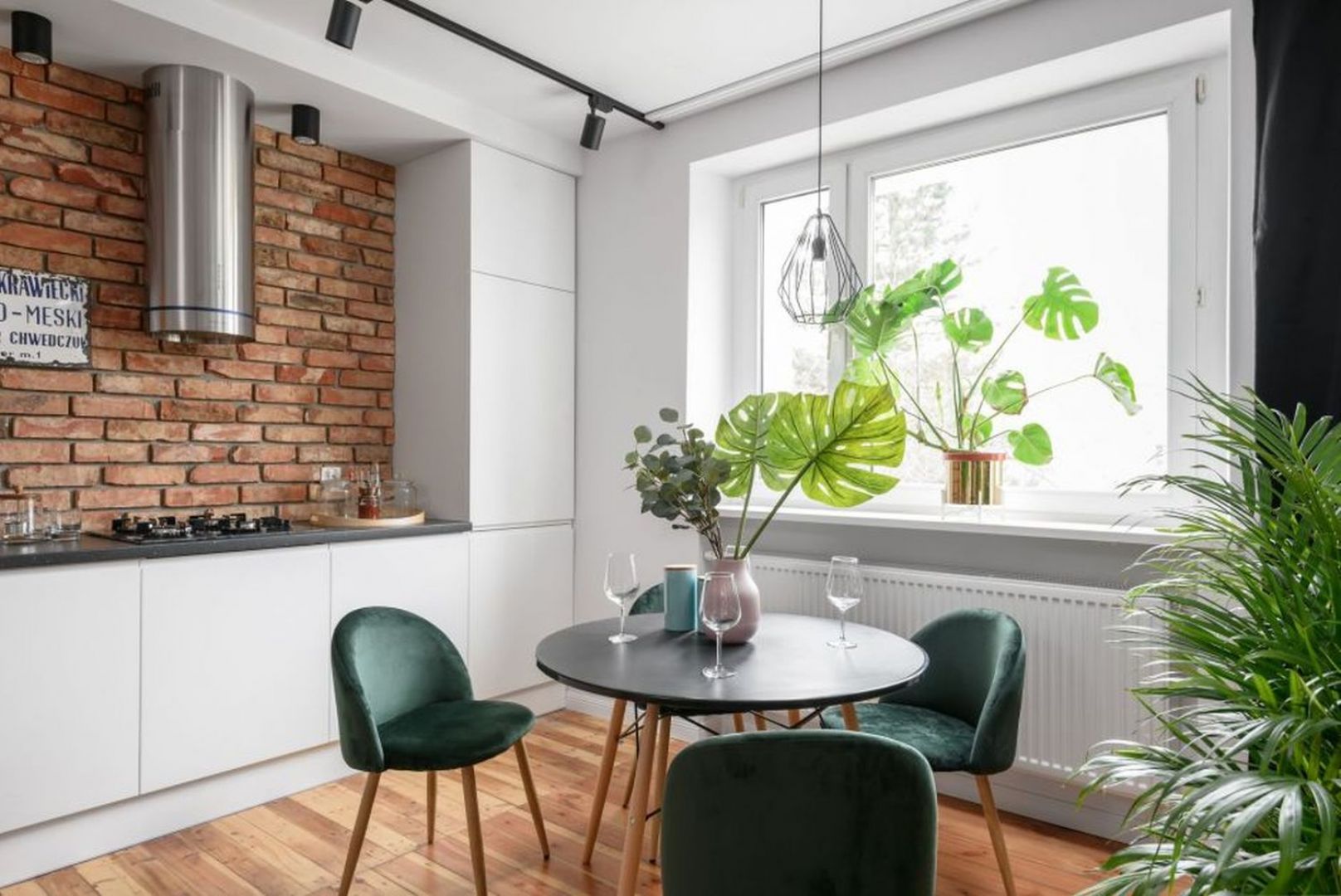Trendy 2022: te okna wbieramy najczęściej. Projekt wnętrza i zdjęcie: Magdalena i Robert Scheitza, pracownia SHLTR Architekci