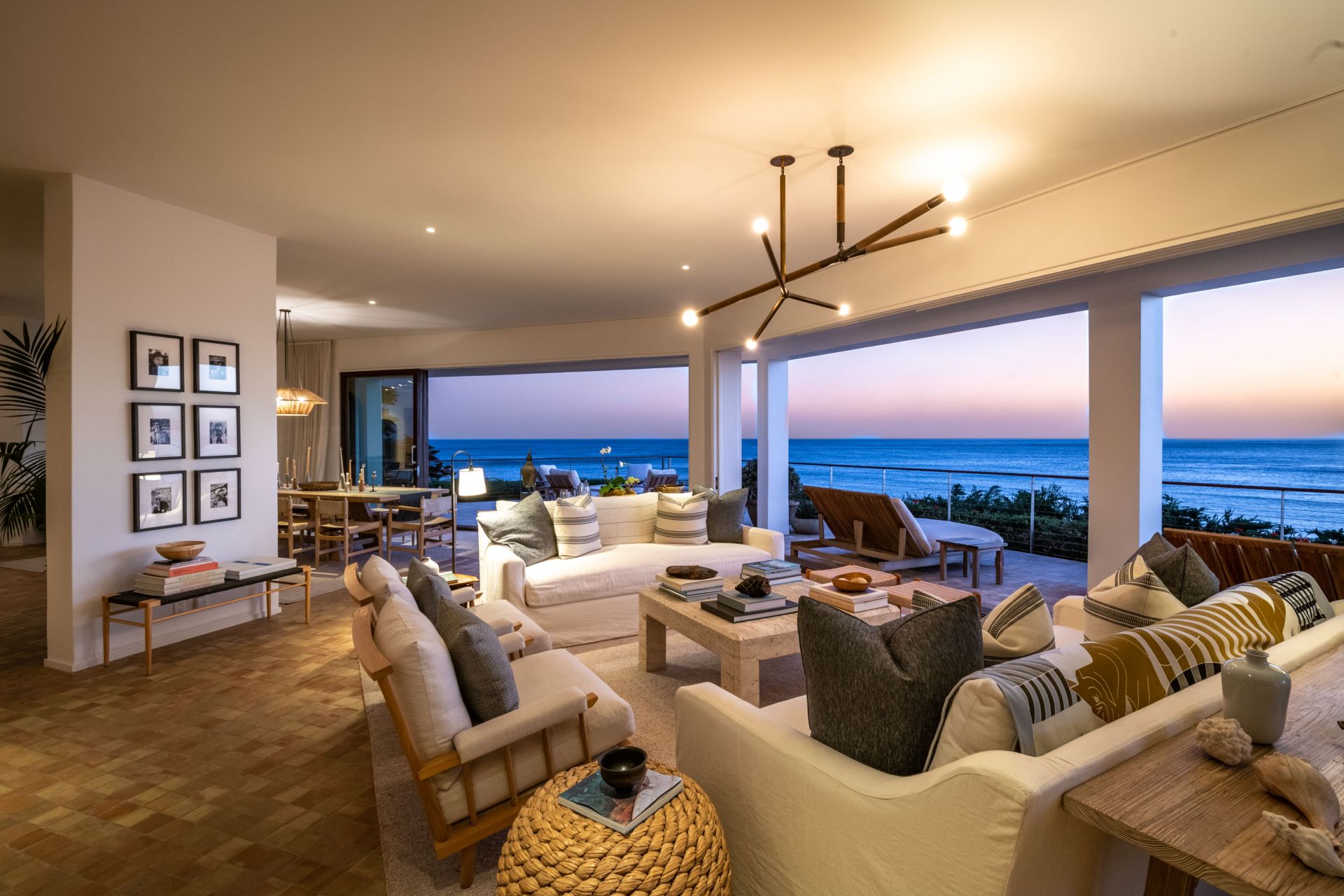 Tak wygląda nowy dom Kim Kardashian, który sławna celebrytka odkupiła od Cindy Crawford. Zdjęcia: Adrian Anz, Coldwell Banker. Źródło: TopTenRealEstateDeals.com