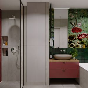 Dekoracyjna tapeta nadaje łazience niepowtarzalny charakter. Projekt wnętrza: MIKOŁAJSKAstudio
