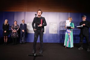 W kategorii Best Polish Designer laureatem w 2022 roku  został Oskar Zięta, artysta, architekt, projektant procesów. Fot. PTWP