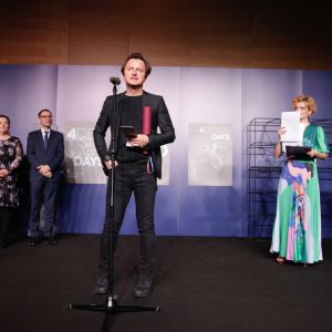 W kategorii Best Polish Designer w roku 2022 laureatem został Oskar Zięta, artysta, architekt, projektant procesów. Fot. PTWP