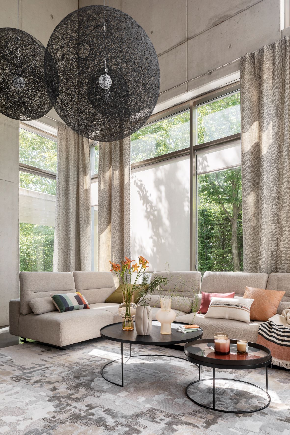 400-metrowy dom nad Narwią. Projekt wnętrza Dembowska Studio. Fot. Marcin Grabowiecki. Stylizacja Eliza Mrozińska
