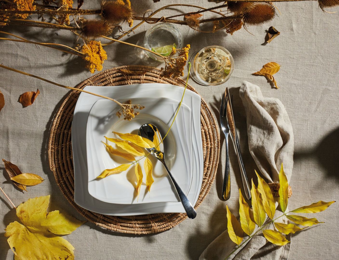 Tak możesz zaaranżować jesienny stół. Kolekcja Fyrklövern Celebration została zaprojektowana przez artystkę Anne Rooslien. Fot. mat. prasowe Fyrklövern 