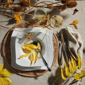 Tak możesz zaaranżować jesienny stół. Kolekcja Fyrklövern Celebration została zaprojektowana przez artystkę Anne Rooslien. Fot. mat. prasowe Fyrklövern 