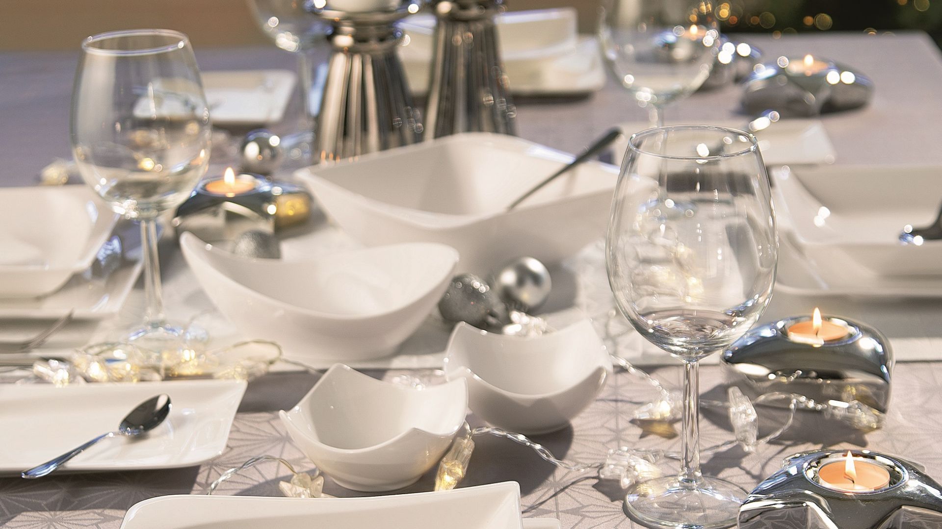 Biała porcelana na stół: ponadczasowy pomysł na nie tylko na święta