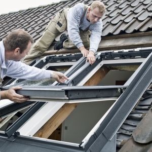 Duże straty ciepła powoduje najczęściej słaba izolacja cieplna budynku, dachów oraz okien. Fot. mat. prasowe Velux