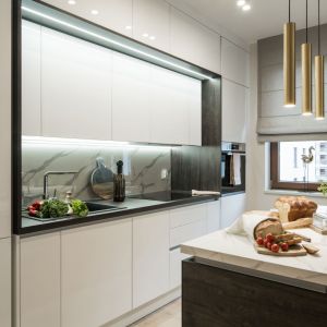 Nowoczesna biało-czarna kuchnia. 67-metrowe mieszkanie w Warszawie. Projekt i zdjęcia: KODO Projekty i Realizacje Wnętrz