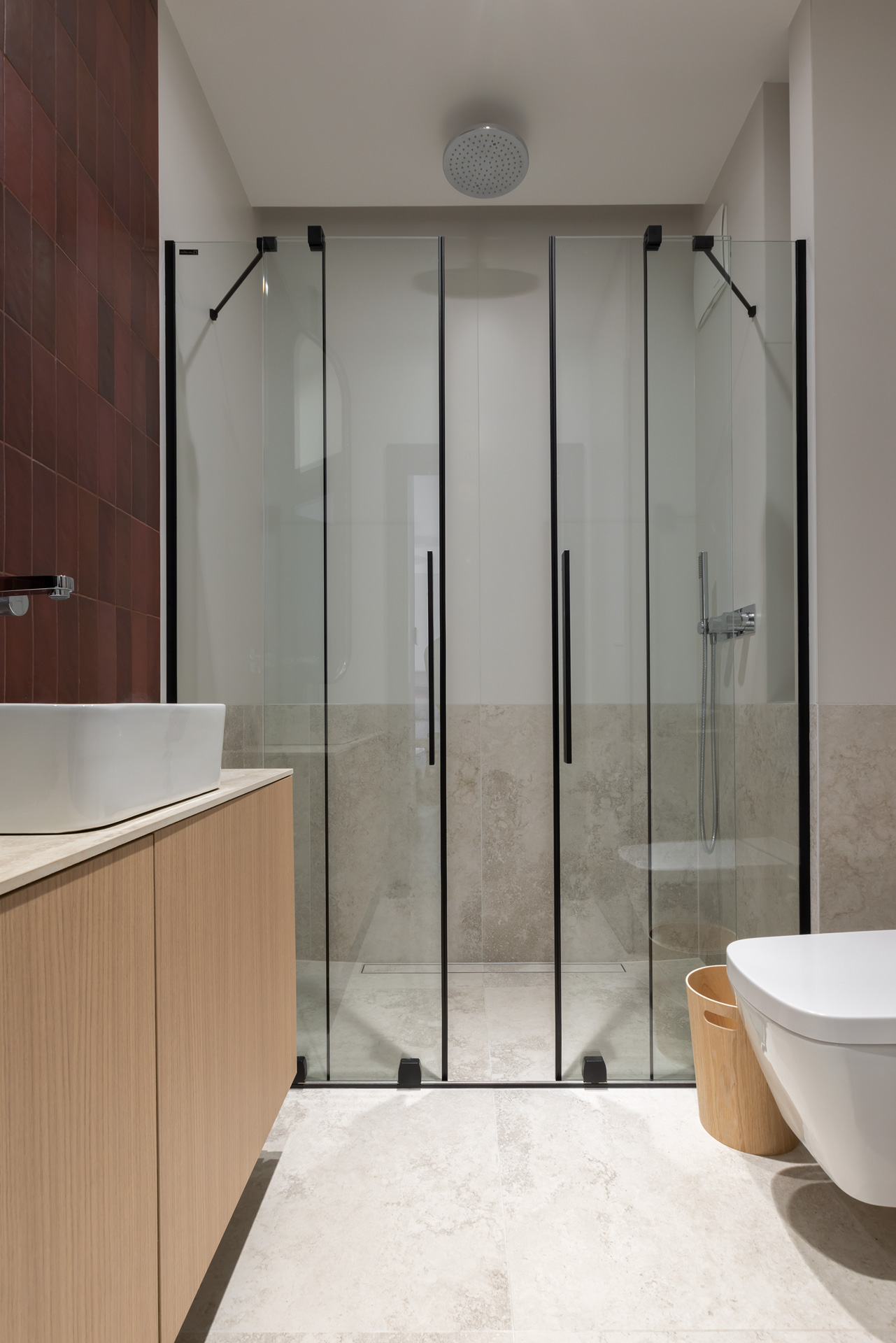 43-metrowe mieszkanie w Sopocie. Salon z jadalnią i kuchnią, sypialnia, łazienka. Projekt wnętrza: Conceptownia. Zdjęcia i stylizacja: Magda Łojewska, Vey Photography
