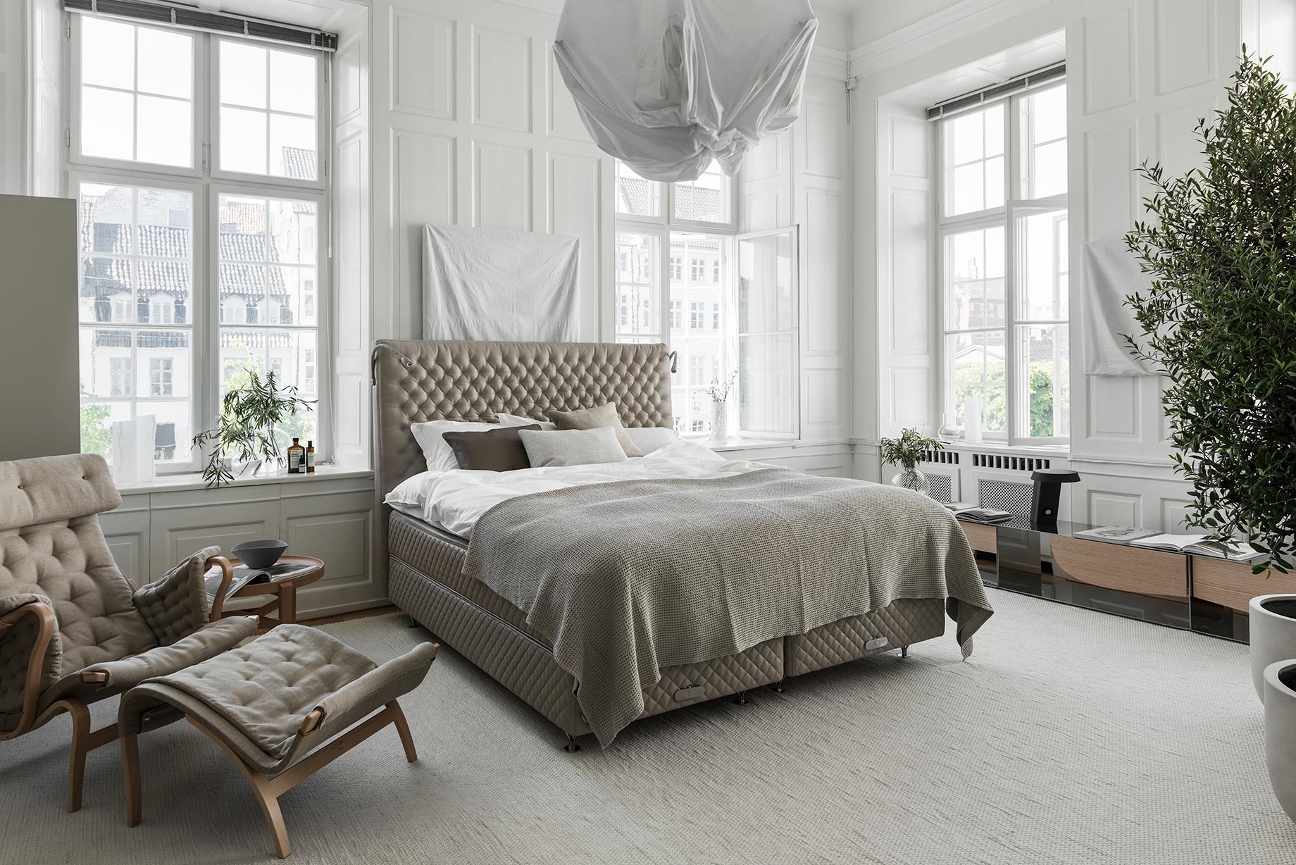 Tak wyglądają łóżka szwedzkiej marki Duxiana, które wydłużać mają czas trwania głębokiej fazy snu. Fot. mat. prasowe Duxiana