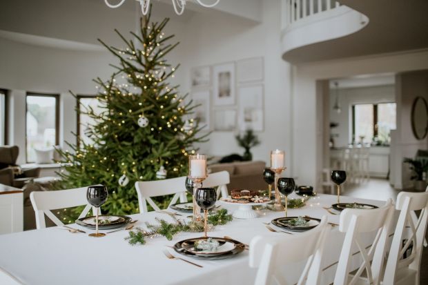 Czas na pierwsze pomysły na świąteczne dekoracje stołu i domu! jakie są świąteczne trendy 2022? Wybraliśmy 10 pięknych pomysłów na stół na Boże Narodzenie!
