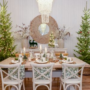 Świąteczny stół w stylu eko. Piękny dom pełen magii Kasia Stefaniak, autorki profilu na Instagramie @mojdommojemiejsce. Fot. Black Red White