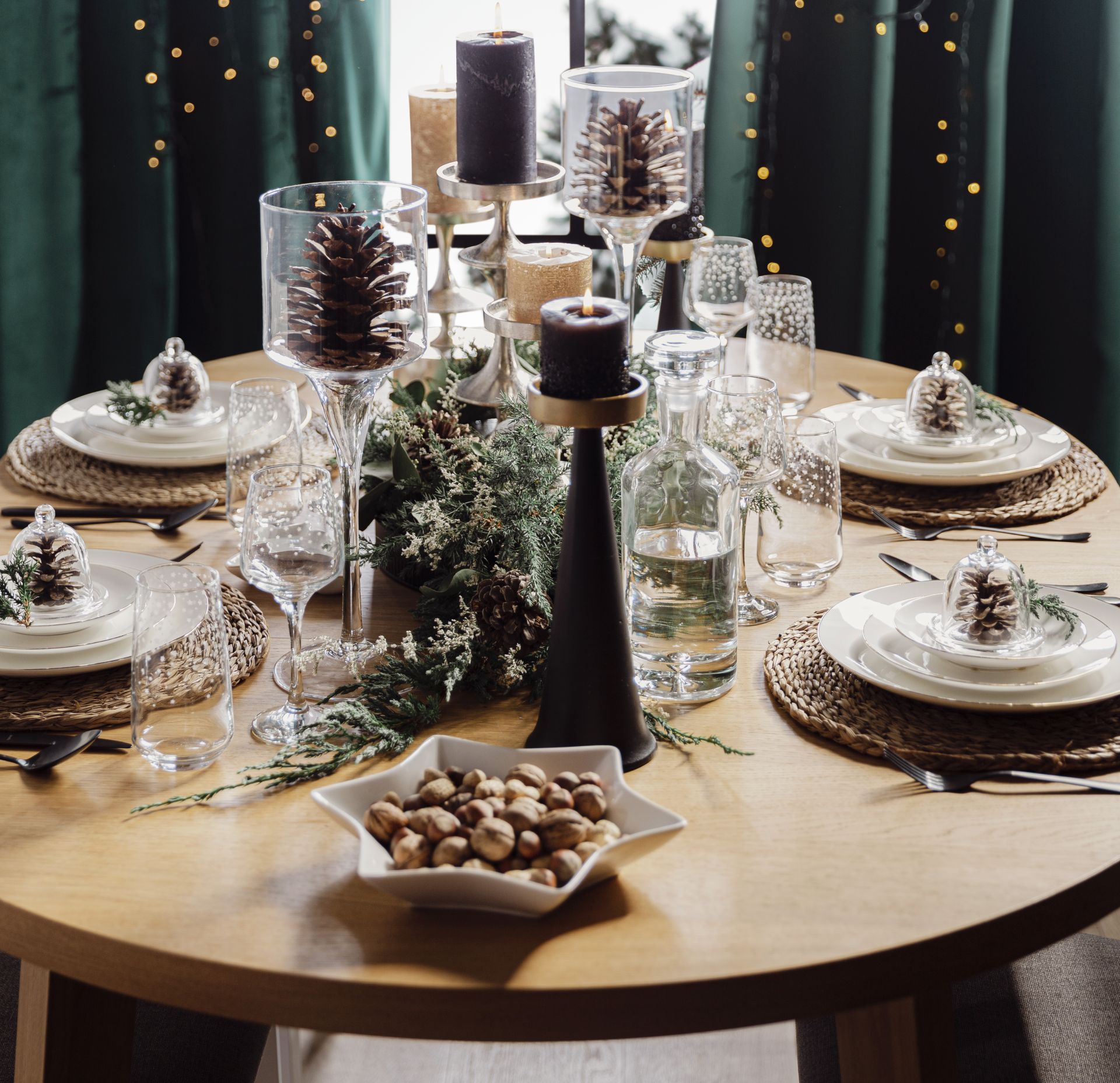 Trend 3. Świąteczny stół w stylu rustykalna neutralność. Fot. Salony Agata