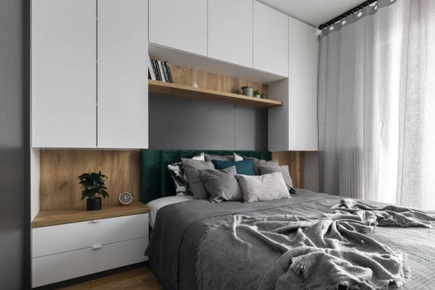 Mała sypialnia może być tak samo wygodna, jak duża. Jak to zrobić? Skorzystać w wiedzy i doświadczenia polskich architektów. Zobacz jak świetne pomysły na urządzenie małej sypialni.