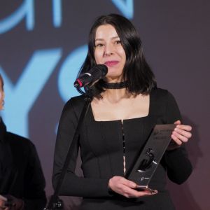 Nagrodę w trakcie gali konkursu Dobry Design 2023 odebrała Katarzyna Łogwinienko, konstruktor w firmie Deante. Fot. PTWP
