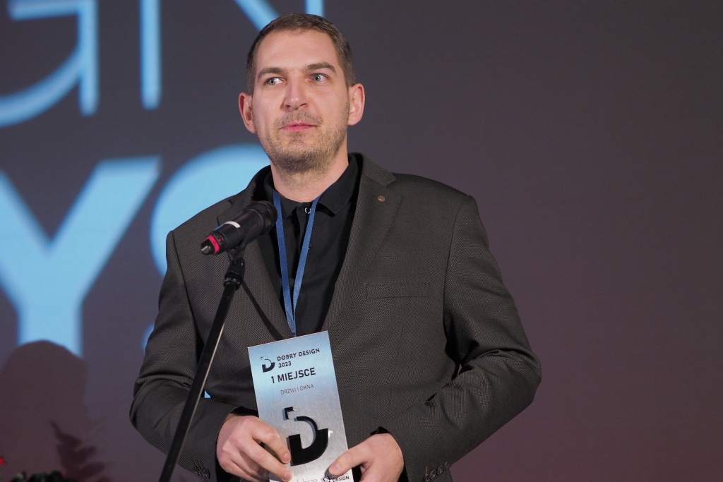 Nagrodę w trakcie gali konkursu Dobry design 2023 odebrał Dawid Komor, doradca klienta z IFTM Group.