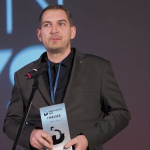 Nagrodę w trakcie gali konkursu Dobry design 2023 odebrał Dawid Komor, doradca klienta z IFTM Group.