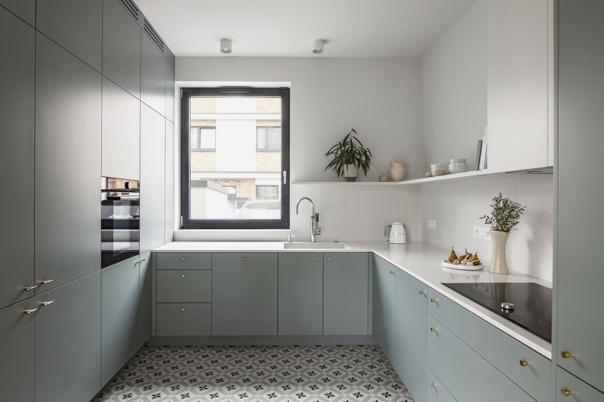 160-metrowy dom dla pięcioosobowej rodziny. Projekt wnętrza: Małgorzata Kasperek, architekt wnętrz Decoroom. Zdjęcia: Kamila Markiewicz-Lubańska / Wnętrza w Obiektywie. Stylizacja: Maria Szymańska / Wnętrza w Obiektywie