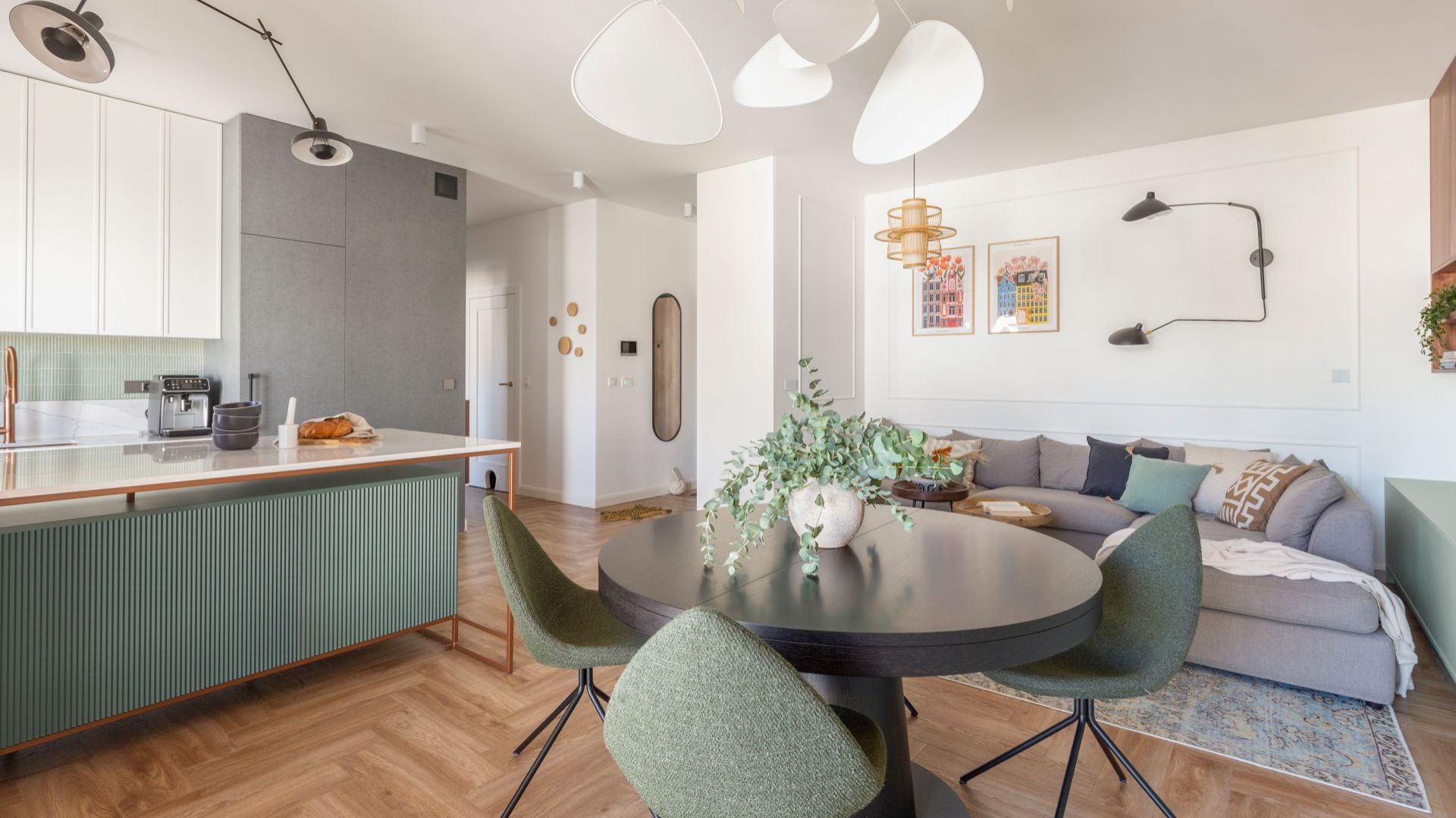 Podłoga i ściany w nowoczesnym salonie: 12 inspiracji, piękne zdjęcia!