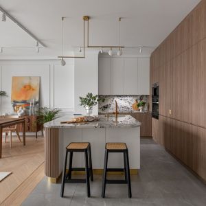 Mieszkanie zaprojektowane dla pięcioosobowej rodziny jest przytulne i wygodne. Projekt wnętrza: P2 Pikiel & Piltz. Fot. Jakub Nanowski Perspektywa 