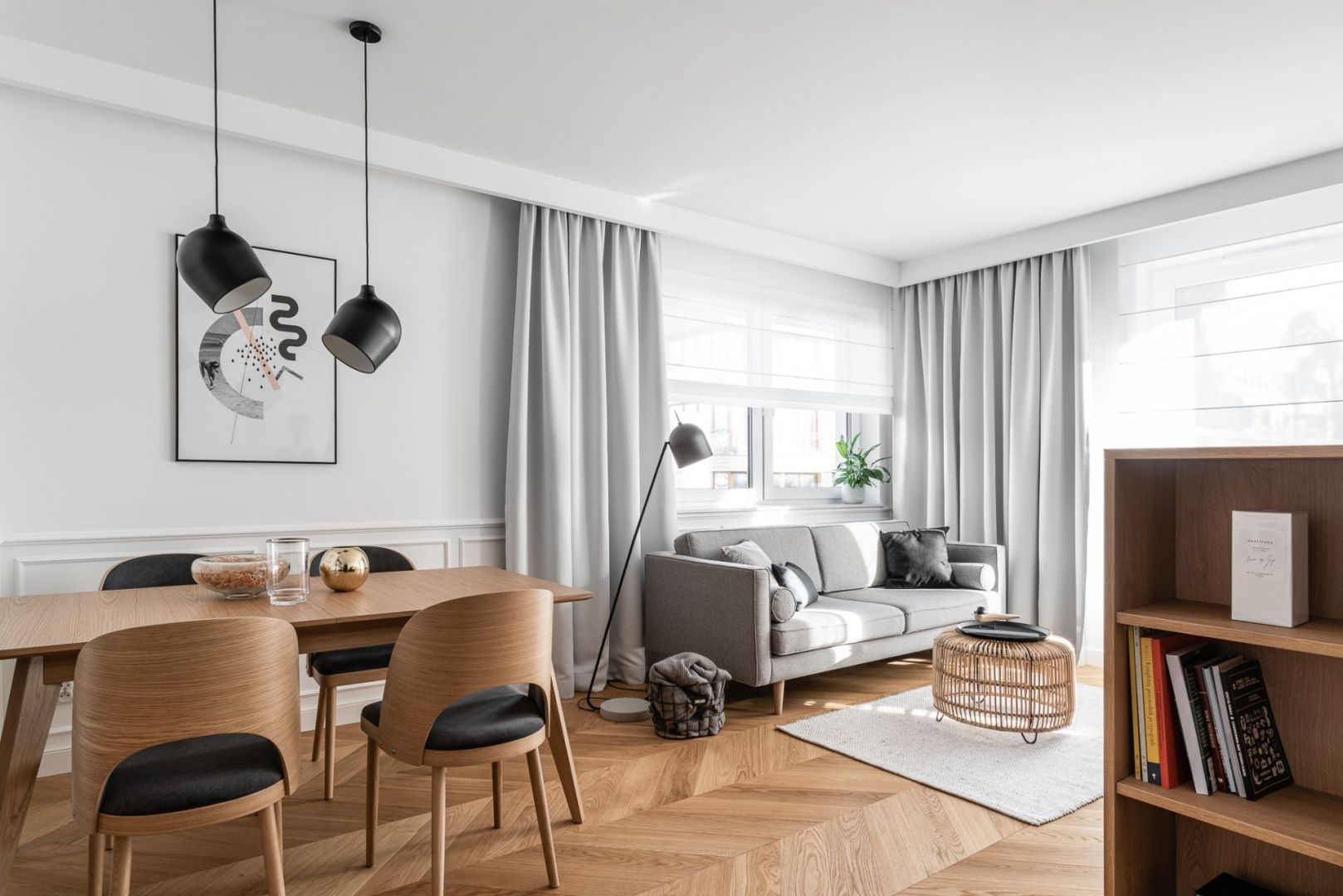 Drewniana podłoga w salonie. Projekt Anna Maria Sokołowska, Katarzyna Nowak, pracownia Anna Maria Sokołowska Architektura Wnętrz. Zdjęcia Fotomohito