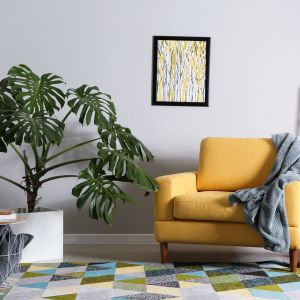 Rośliny w nowoczesnym salonie. Fot. Shutterstock