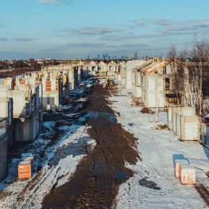 Niezwykle popularny w ostatnim czasie na elewacji jest beton architektoniczny. Fot. RealCo