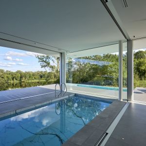W domu znajdują się dwa baseny. Projekt: Przemek Olczyk, Mobius Architekci. Fot. Paweł Ulatowski