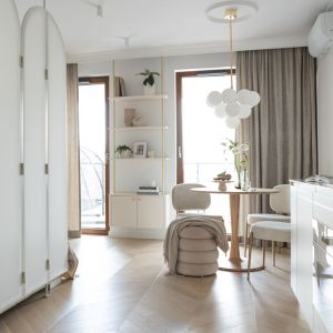 27-metrowa kawalerka. Projekt wnętrza: Sobkowiak Architektura. Zdjęcia: Wiktoria Wasiak. Stylizacja do zdjęć: Agata Sobkowiak / Sobkowiak Architektura
