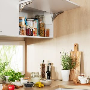 Sprytne systemy do przechowywania są kluczowe, by z kuchni korzystało się wygodnie. Fot. mat. prasowe Hafele