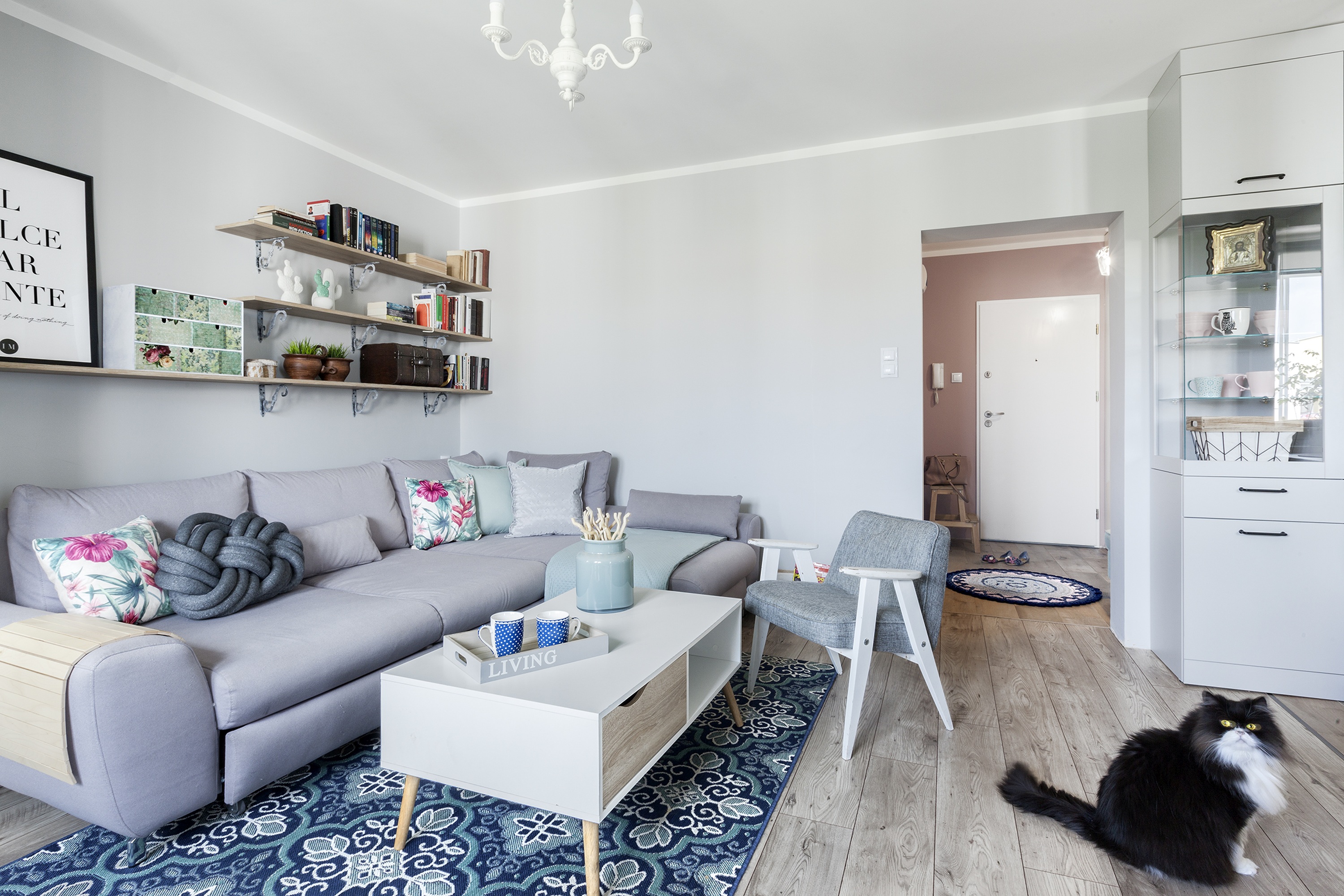 Dwupokojowe mieszkanie w skandynawskim stylu. Projekt Justyna Mojżyk. Fot. Monika Filipiuk - Obałek