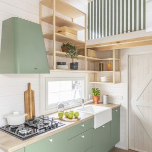 Kuchnia. Projekt wnętrz: Eliza Ziemińska-Żak, Nasze Nowe. Współpraca i wykonanie: Tiny Smart House Polska. 
 Zdjęcia: Marta Behling, Pion Poziom