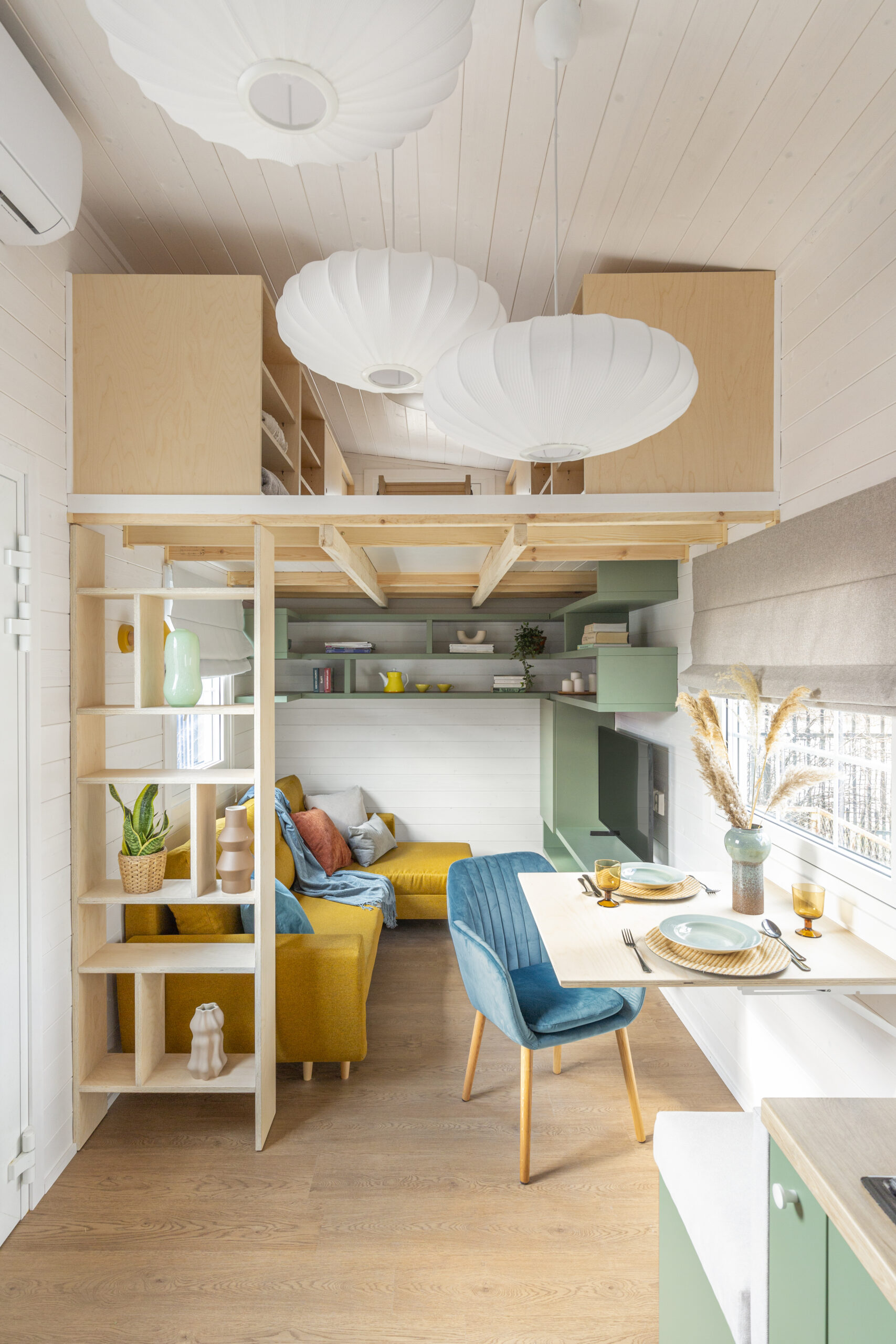 Mobilny dom na kółkach. Projekt wnętrz: Eliza Ziemińska-Żak, Nasze Nowe. Współpraca i wykonanie: Tiny Smart House Polska. Zdjęcia: Marta Behling, Pion Poziom