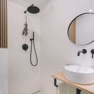 Pomysł na modną łazienkę organiczną. Projekt wnętrza Monika Wierzba-Krygiel. Fot. Kroniki Studio