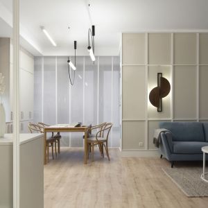 70-metrowe mieszkanie w Gdańsku i nowoczesna biała kuchnia. Projekt wnętrza i zdjęcie KODO Projekty i Realizacje Wnętrz