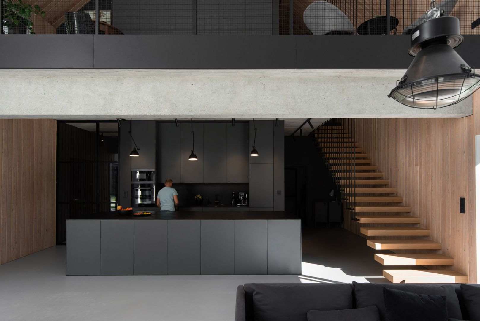W kuchni zaplanowano wyspę. Projekt wnętrza: mode:lina™. Fot. Patryk Lewiński