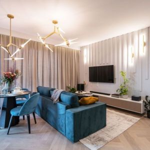 Mieszkanie o powierzchni 40 m2: beże, szarości i zieleń. Projekt wnętrza i zdjęcie: KODO Projekty i Realizacje Wnętrz