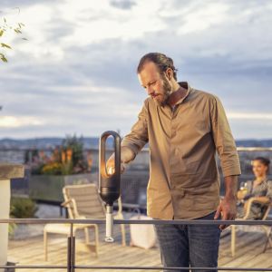 Jeśli chcemy stworzyć wyjątkową atmosferę na balkonie czy tarasie, która pozwoli na relaks i odpoczynek po ciężkim dniu pracy, wybierzmy pochodnię ClickUp! Fot. Gardena