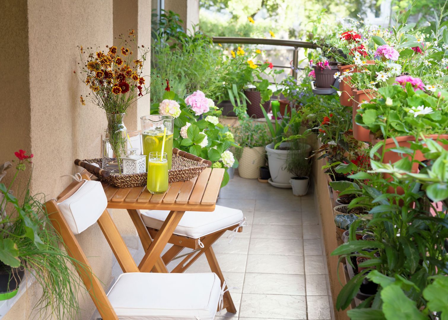 Kwiaty mogą zdobić nasz balkon od wiosny aż do jesieni. Fot. Shutterstock