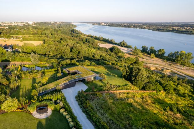 Dom na skarpie nad Wisłą. Widok zapiera dech w piersiach!