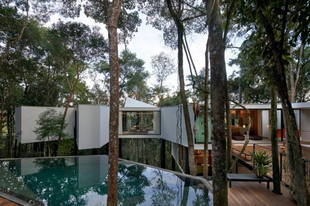 Chcielibyście mieszka w dżungli? W Brazylii to możliwe! Zaglądamy do środka takiego domu, a tam nowoczesne rozwiązania, smart technologie i komfort! Piękny projekt!