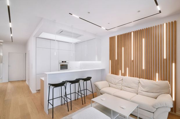 55-metrowe mieszkanie w nowoczesnym stylu to projekt dla rodziny 2+2 na stałe mieszkającej w Norwegii. Inwestorzy chcieli jasnego, nieco minimalistycznego wnętrza w kolorach śniegu, ziemi i drewna. Marzenia pomógł im spełnić architekt Grzegorz Kł