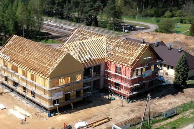 Drewniany dom prefabrykowany: co warto wiedzieć? Sprawdź!