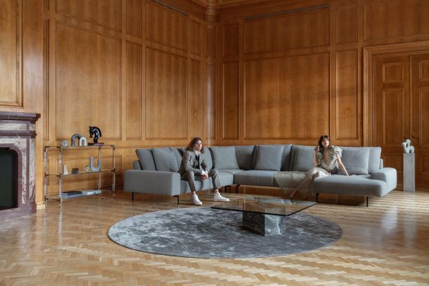 Jaka sofa w salonie? 4 modne pomysły w nowoczesnym stylu. Zobacz!