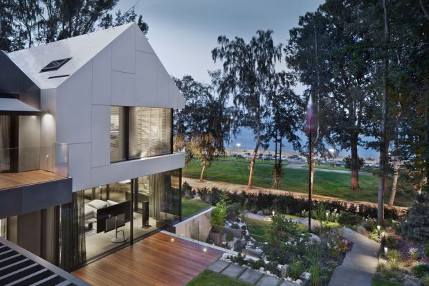 Luksusowy dom w stylu eko? Wskazówki architektów i piękne projekty domów