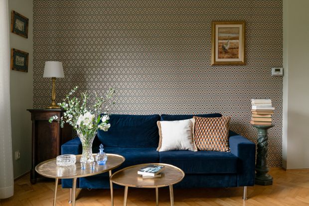 Ściany w salonie. 10 pomysłów modną ścianę za kanapą i telewizorem. 20 inspiracji!