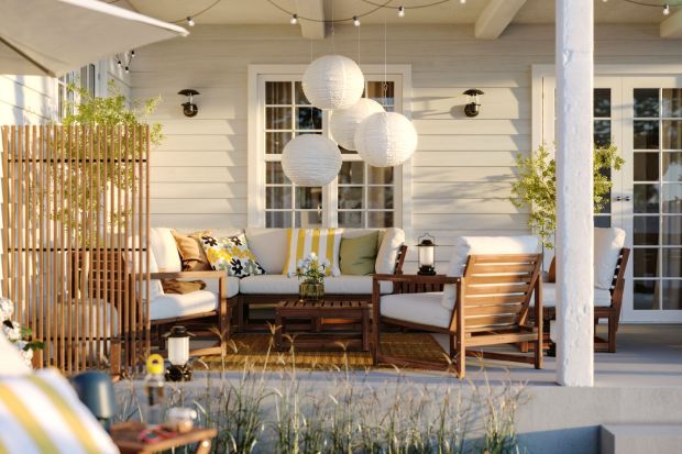 IKEA obniża ceny mebli i dekoracji na balkon i do ogrodu. Sprawdź, co możesz kupić taniej!